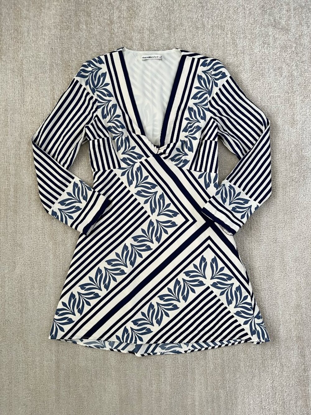 Abercrombie & Fitch Blue Striped Leaf Print V-Neck Long Sleeve Dress M